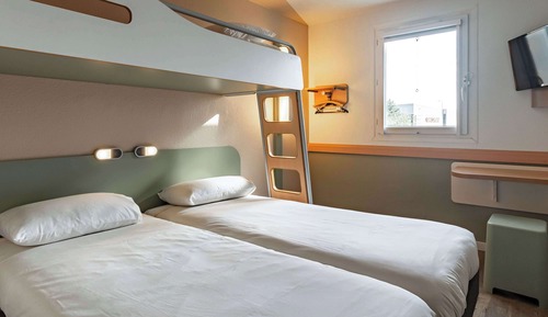 Dreibettzimmer, Mehrere Betten