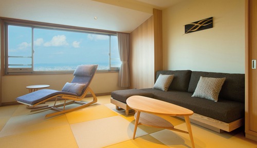 Premium-Zweibettzimmer, eigenes Bad, Stadtblick