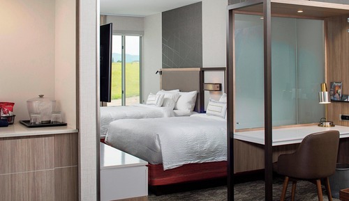 Suite, Mehrere Betten (Mobility/Hearing Accessible, Tub)