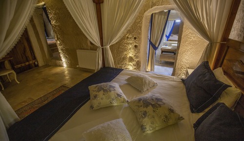 Honeymoon-Suite (Cave)