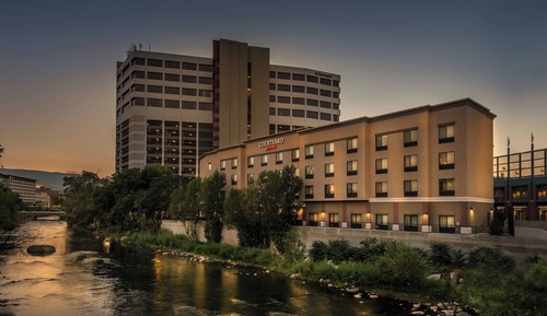 Zimmer, 2 Queen-Betten, Flussblick