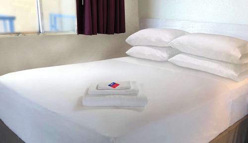 Zimmer, 1 Queen-Bett, barrierearme Badewanne, Nichtraucher