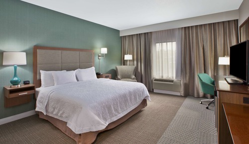 Zimmer, 1 King-Bett, barrierefrei, Nichtraucher (Roll In Shower)