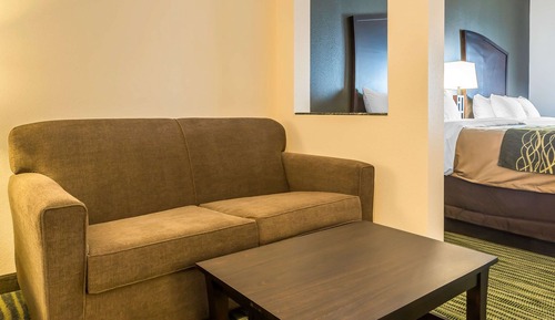 Suite, Mehrere Betten, Nichtraucher (2 Queen, 2 Person Sofa Bed)