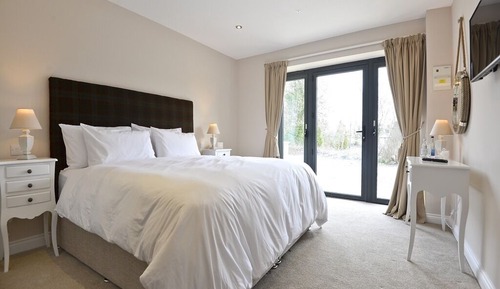 Standard-Doppel- oder -Zweibettzimmer