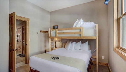 Stadtwohnung, 2 Schlafzimmer, 2 Bäder (Ski Tip)