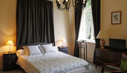 Comfort-Doppelzimmer, eigenes Bad, zum Garten hin (Claude Monet)