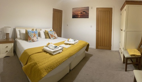 Doppel- oder Zweibettzimmer (Yellow Room)