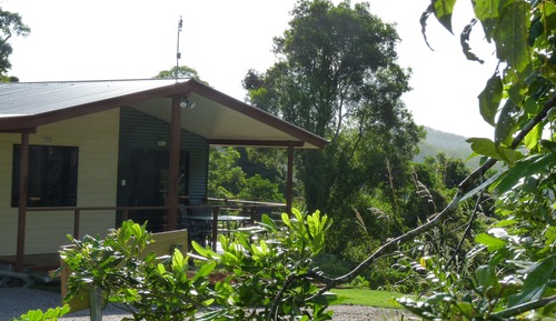 Familien-Ferienhütte, 2 Schlafzimmer, Kamin, Bergblick (Bird Wing Cabin)
