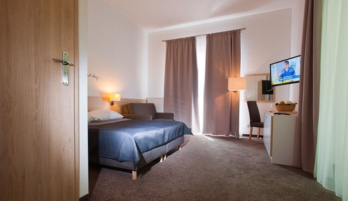 Doppel- oder Zweibettzimmer
