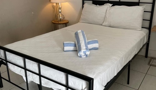 Cool Chic Studio with One Queen Bed