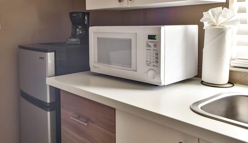 Trendy & Cozy Studio with One Queen Bed