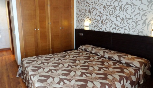Doppel- oder Zweibettzimmer