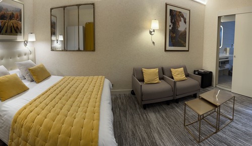 Familien-Doppel- oder -Zweibettzimmer