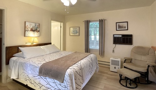 Zimmer, 2 Schlafzimmer, Kühlschrank und Mikrowelle