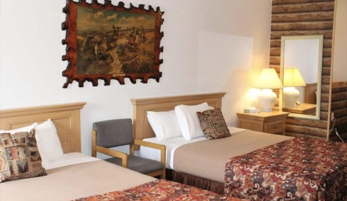 Economy-Doppelzimmer, 2 Queen-Betten