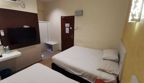 Dreibettzimmer, ohne Fenster