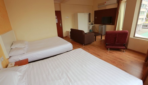 Superior-Zimmer (With Sofa)