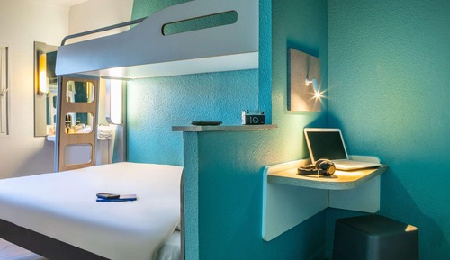Dreibettzimmer, Mehrere Betten