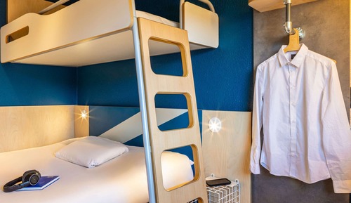 Dreibettzimmer, Mehrere Betten