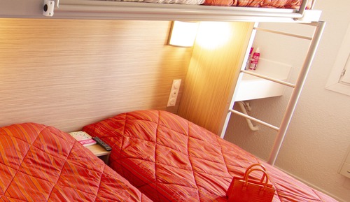 Standardzimmer, 3 Einzelbetten (Shared Bathroom)