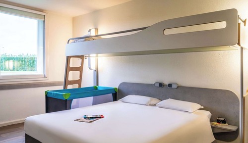 Dreibettzimmer, Mehrere Betten