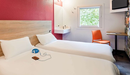 Zimmer, 1 Doppelbett (Side Car)
