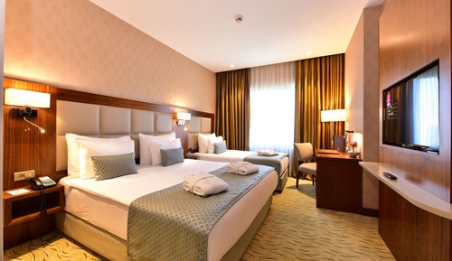 1 Double Bed, 1 Single Bed