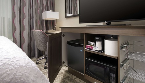 Zimmer, 1 King-Bett, Nichtraucher, Kühlschrank und Mikrowelle