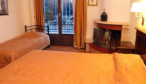 Dreibettzimmer, Kamin