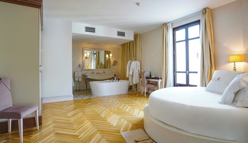 Junior Suite (Para 2)