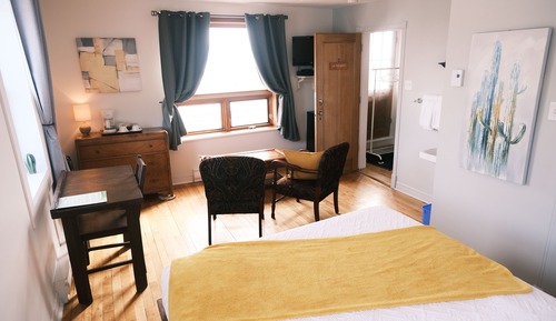 Superior-Zimmer, 1 Queen-Bett, eigenes Bad, Flussblick