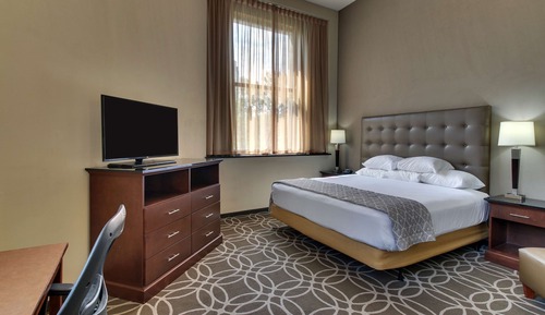 Suite, 1 King-Bett und Schlafsofa, barrierefrei (2 Rooms, Hearing Accessible, Tub)