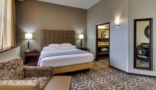 Deluxe-Zimmer, 1 King-Bett, Kühlschrank und Mikrowelle (Upper Floor, Hearing Accessible)