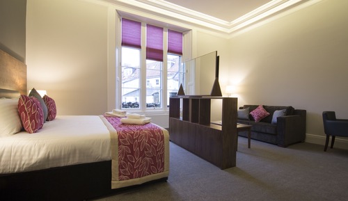 Executive-Suite (2 single beds by arrangement)