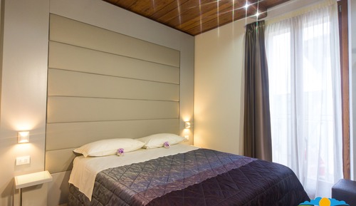 Superior-Doppel- oder -Zweibettzimmer
