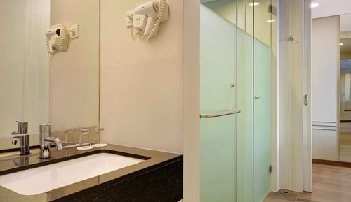 Familienzimmer, 1 Doppelbett und Schlafsofa