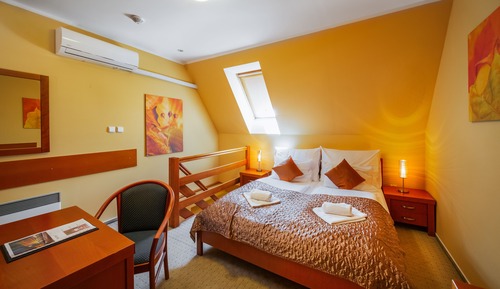 Doppel- oder Zweibettzimmer