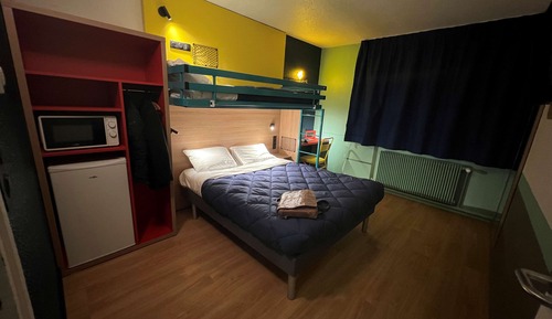 Dreibettzimmer, Mehrere Betten