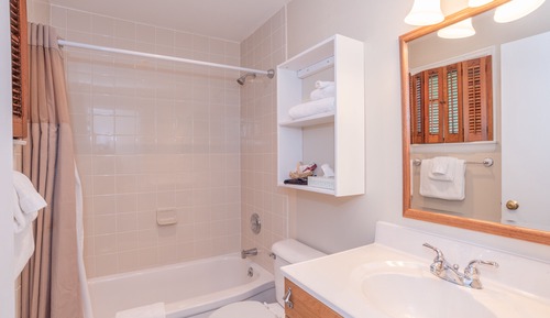 Classic-Zimmer, 2 Doppelbetten, Blick auf den Innenhof