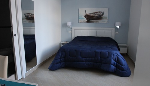 Junior-Suite, 1 Doppelbett und Schlafsofa, mit Bad, eingeschränkter Meerblick