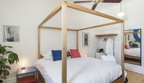Standardzimmer, 1 King-Bett, Gemeinschaftsbad (Alfie)