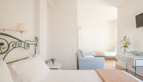 Dreibettzimmer, Balkon (Old Harbour View & Garden View)