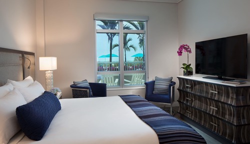 Suite, 2 Bedrooms, Resort View (2 Queen,1 King)