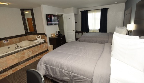 Deluxe-Zimmer, Mehrere Betten, Nichtraucher, Whirlpool