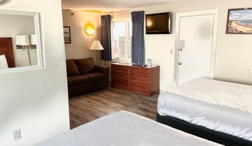 Familien-Studiosuite, Mehrere Betten, Poolblick