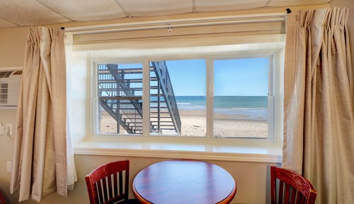 Economy-Zimmer, Mehrere Betten, eingeschränkter Meerblick (Groundlevel)