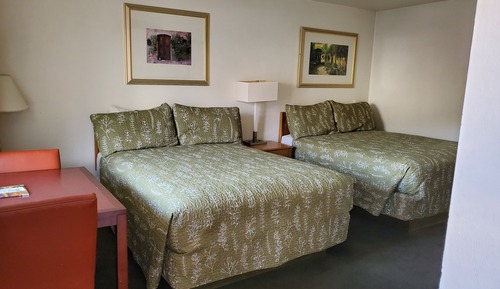 Einzelzimmer, 2 Queen-Betten