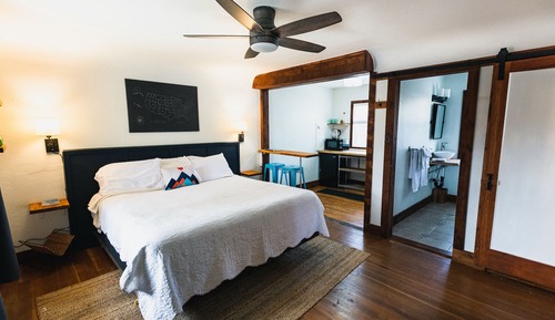 Premier-Suite, 1 King-Bett und Schlafsofa, Blick auf den Innenhof