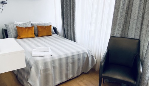 Dreibettzimmer (2 Adults + 1 Child)